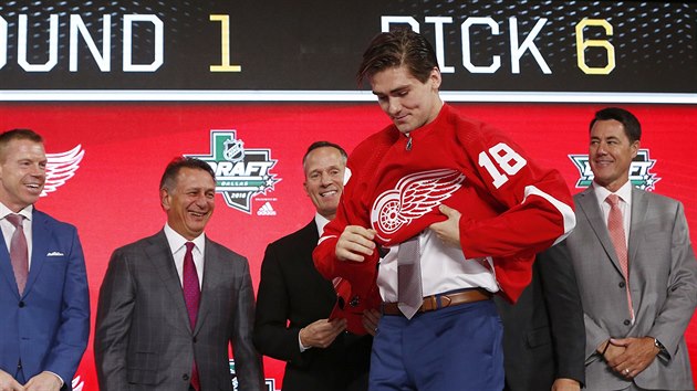 Filipa Zadinu si na draftu NHL vybral jako číslo 6 Detroit.