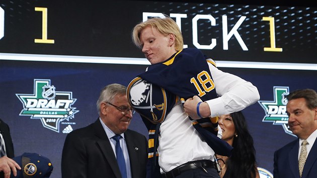 Jednikou draftu NHL v roce 2018 se stal vd Rasmus Dahlin, kterho si vybralo Buffalo.