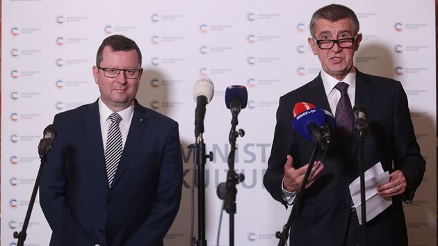 Premir Andrej Babi uvedl do adu ministra kultury Antonna Staka. (27. ervna 2018)
