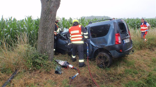 Tragick dopravn nehoda mezi osadou Srnov a obc Dnov na Kromsku.
