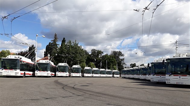 Celkem 18 nzkopodlanch pln klimatizovanch trolejbus vyjede na vechny trat do przdnin.