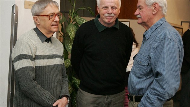 Miloň Čepelka, Petr Brukner a Bořivoj Penc na vernisáži výstavy Stopy Járy Cimrmana v Jihlavě ( 17. ledna 2011)