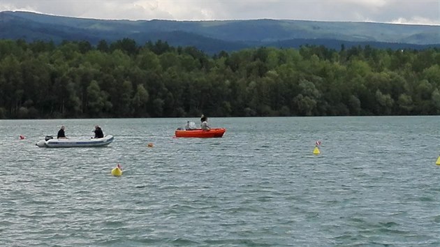 Z pátrání po dvou zmizelých potápěčích na jezeře Barbora.
