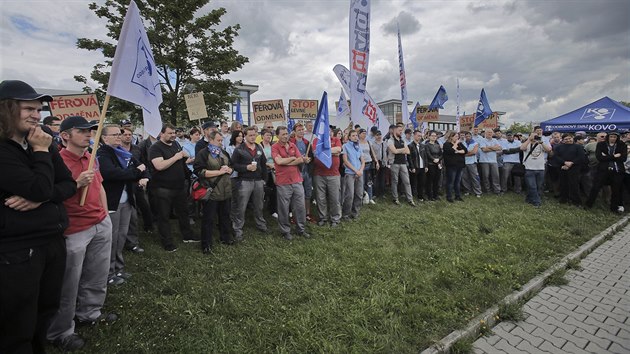 Zamstnanci Zodiacu v Plzni protestovali proti nzkm mzdm a malm pplatkm. (25. 6. 2018)