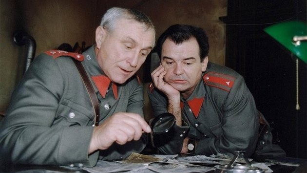 František Švihlík (vlevo) v seriálu Četnické humoresky spolu s Erikem Pardusem