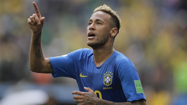 Brazilec Neymar se raduje z glu do st Kostariky.