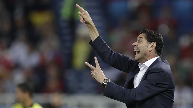 Fernando Hierro, kou panlskch fotbalist, v utkn s Marokem.