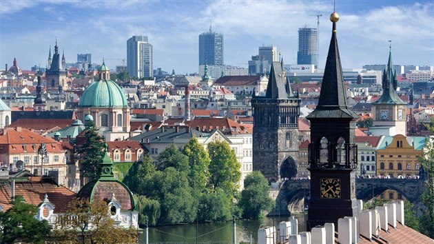 Praha a Vídeň má mnoho společného. Vedle podobné historie obě metropole řeší, zda poblíž centra města stavět, nebo nestavět výškové budovy.