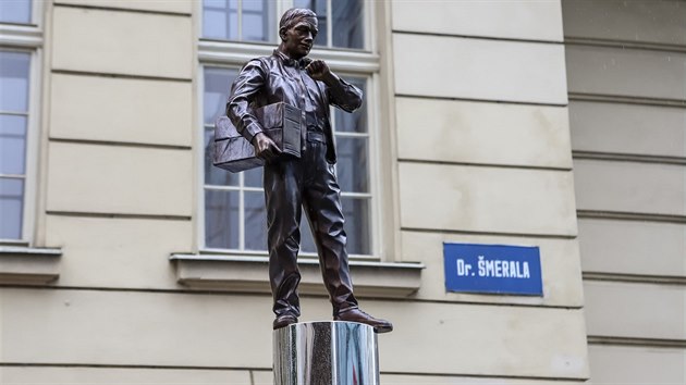 editel eskho rozhlasu Ostrava by si pl, aby se pejmenovala i ulice, kde socha stoj.