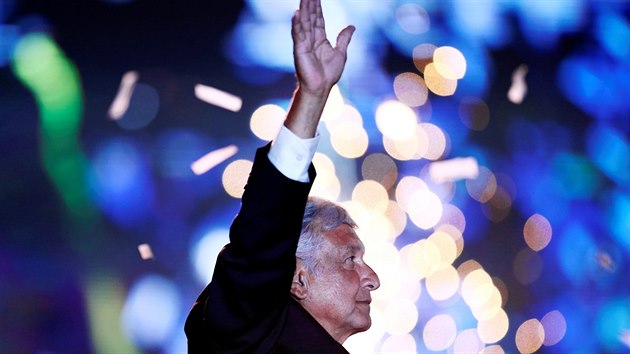 Kandidát na Mexického prezidenta Lopez Obrador na setkání na stadionu Azteca v Mexico City 27.6.2018