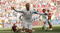 Cristiano Ronaldo slaví svůj úvodní gól do sítě Maroka.