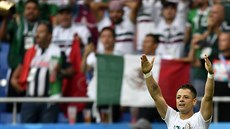 Javier Hernández slaví svj jubilejní padesátý gól v mexickém dresu.