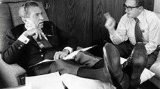 Nixon a Kissinger v prezidentském letounu Air Force One