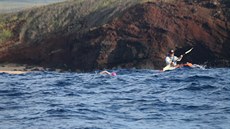 Pi plavb kanálem Kaiwi míjela eská plavkyn i havajský ostrov Molokai.