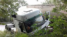 Nehoda nákladního auta u Podhoan u Ronova na Chrudimsku. (19.6.2018)
