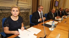 Po jmenování vlády odjel premiér Andrej Babi se svými ministry do Strakovy...