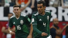 Mexický fotbalista Rafael Márquez bhem utkání svtového ampionátu proti...