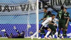 EUFORIE. Marcos Rojo práv vstelil postupový argentinský gól v utkání...