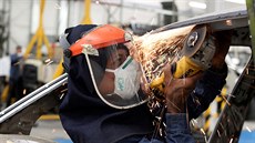 Výroba obrn�ných vozidel v továrn� v Mexico City