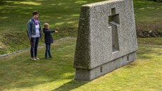 Lidé uctili památku obyvatel obce Ležáky na Chrudimsku, kterou v roce 1942...