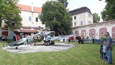 Muzeum letc RAF sídlí na zámku v Polici na Tebísku. V jeho zahrad nalezla...