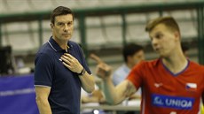 Trenér českých volejbalistů Michal Nekola sleduje své svěřence.