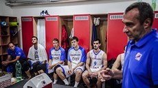 Asistent Petr Czudek a basketbalisté Luká Palyza, Tomá Vyoral, Martin Peterka...