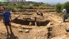 Plzetí archeologové objevili pi výzkumu zaniklé ímské kolonie Castrum Novum ruku sochy ztvárující pravdpodobn císae Aurelia. 