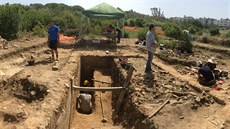 Plzetí archeologové objevili pi výzkumu zaniklé ímské kolonie Castrum Novum ruku sochy ztvárující pravdpodobn císae Aurelia. 