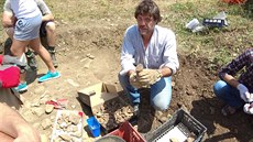 Plzetí archeologové objevili pi výzkumu zaniklé ímské kolonie Castrum Novum ruku sochy ztvárující pravdpodobn císae Aurelia. 