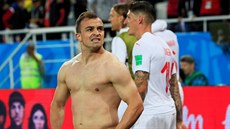 ROZHODL. Švýcarský záložník Xherdan Shaqiri vstřelil v 90. minutě gól na 2:1 a...