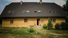 Chalupu opravili citliv�, interiér respektuje p�vodní �len�ní prostoru, hlin�ná...
