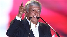 Kandidát na Mexického prezidenta Lopez Obrador na setkání na stadionu Azteca v...