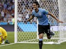 Uruguayský fotbalista Édinson Cavani běží oslavit svůj gól v osmifinále MS...