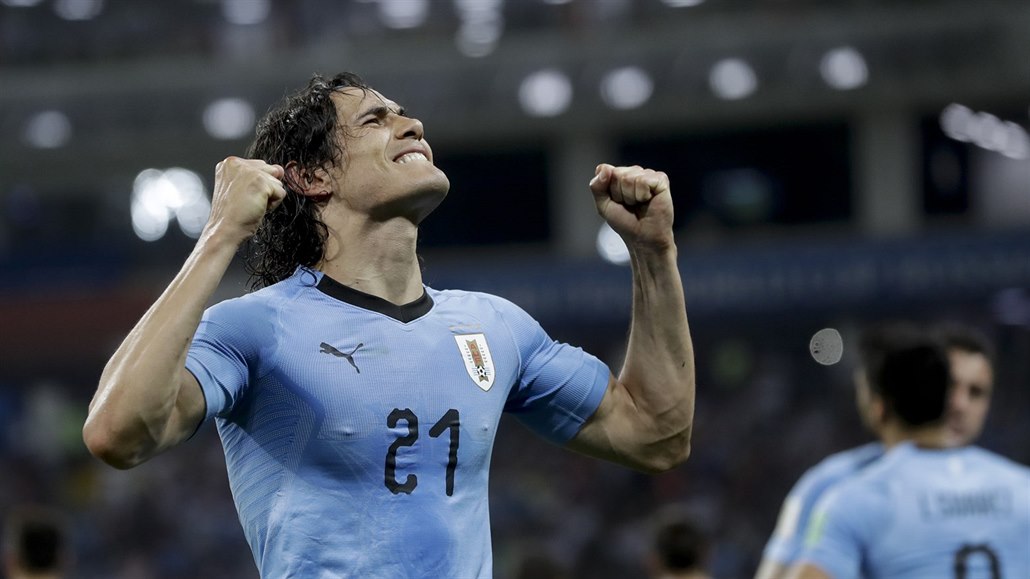 Uruguayec Édinson Cavani  se raduje ze své druhé branky v osmifinále MS proti...