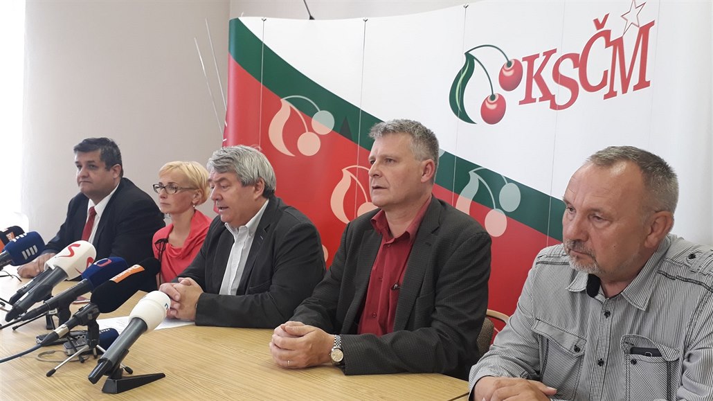 Vedení KS�M informuje o tom, �e se strana rozhodla podpo�it men�inovou vládu...