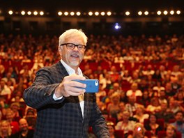 Tim Robbins se druhý den festivalu setkal s filmovými fanouky ve Velkém sále...