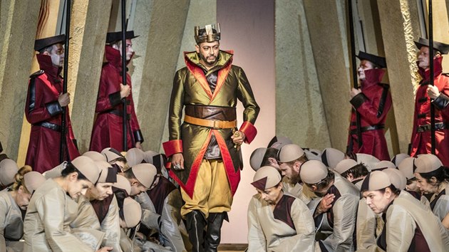 Miguelangelo Cavalcanti v titulní roli Verdiho opery Nabucco, kterou uvedlo Národní divadlo.