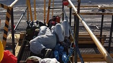 Dvactka aktivist vylezla na rypadlo dolu Blina (30. 6. 2018)