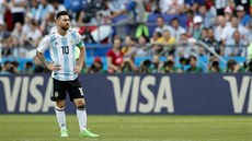 Lionel Messi, kapitán Argentiny, zaduman sleduje dní na opané stran hit.