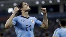 Uruguayec Édinson Cavani  se raduje ze své druhé branky v osmifinále MS proti...