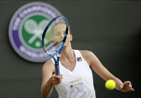 Karolna Plkov v osmifinle Wimbledonu.