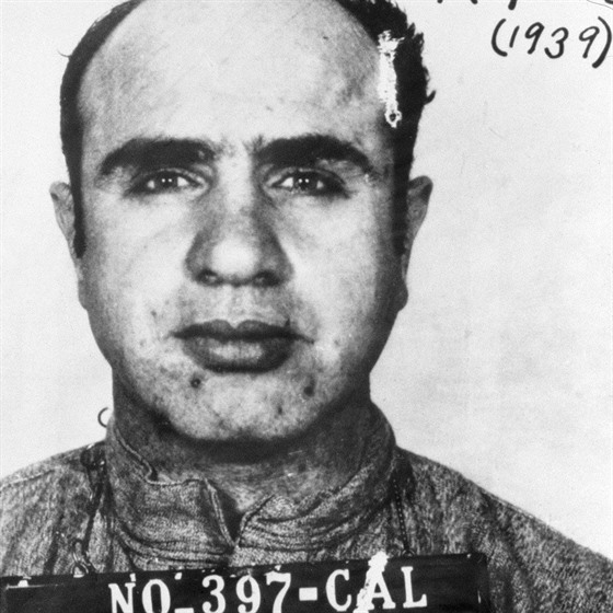 Termín praní pinavých penz prý vzniknul podle amerického gangstera Al Caponeho, který prostednictvím své sít veejných prádelen skrýval pvod svých píjm z hazardu, prostituce a vydraství. Není to ale pravda.