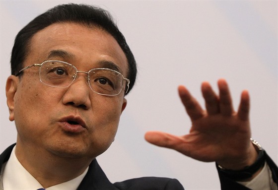 Předseda čínské vlády Li Kche-čchiang při projevu na zahájení ekonomického...