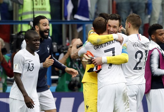 Francouztí fotbalisté se radují z postupu do semifinále mistrovství svta....