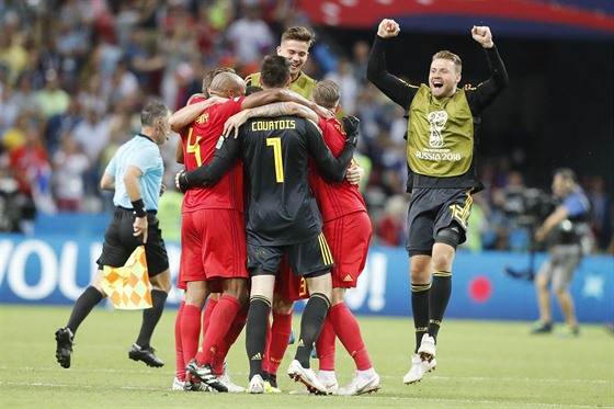 JSME TAM! Bezprostřední radost belgických fotbalistů z postupu do semifinále...