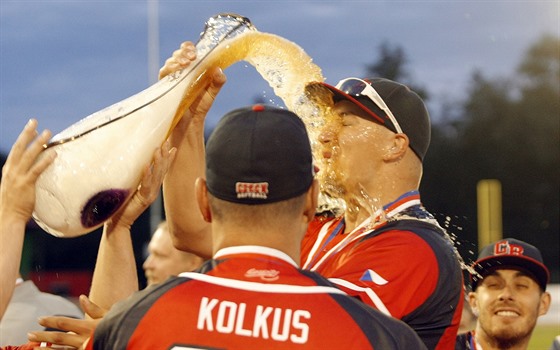 Čeští softbalisté slaví triumf na mistrovství Evropy.