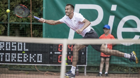 Český tenista Lukáš Rosol na pardubickém Rieter Open.