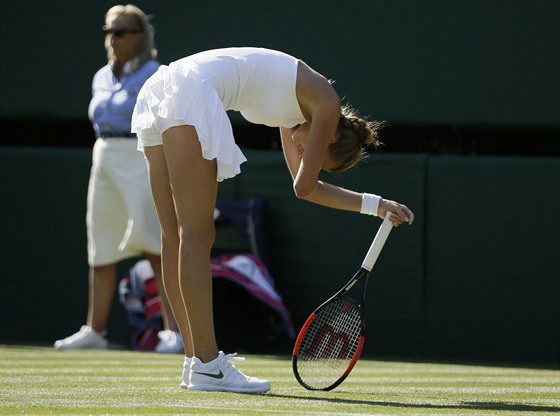 ACH JO. Nespokojená Petra Kvitová během prvního kola Wimbledonu.