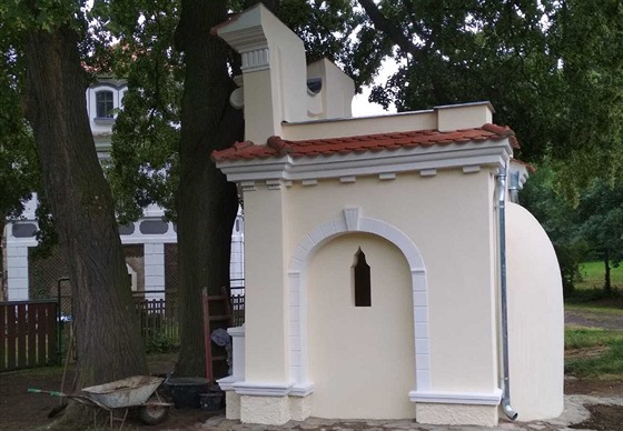 Barokní kaple v Dolánkách je od roku 1964 památkově chráněná.